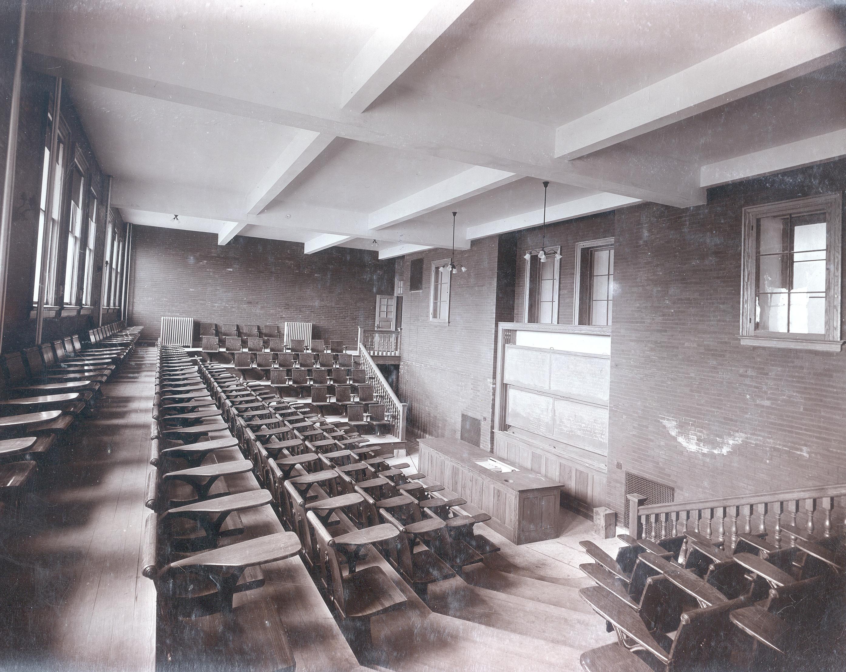 Palmer Hall Amphitheater Lecture Hall circa 1906 <span class="cc-gallery-credit"></span>
